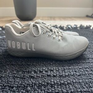 Women’s silver gray with dark gray soles NOBULL Outwork training shoe - Size 8!